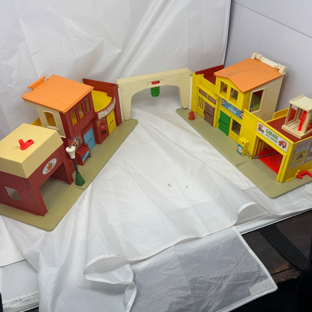 Vintage 1973 Fisher Price Play Family Village 997 Fold Out Town Playset